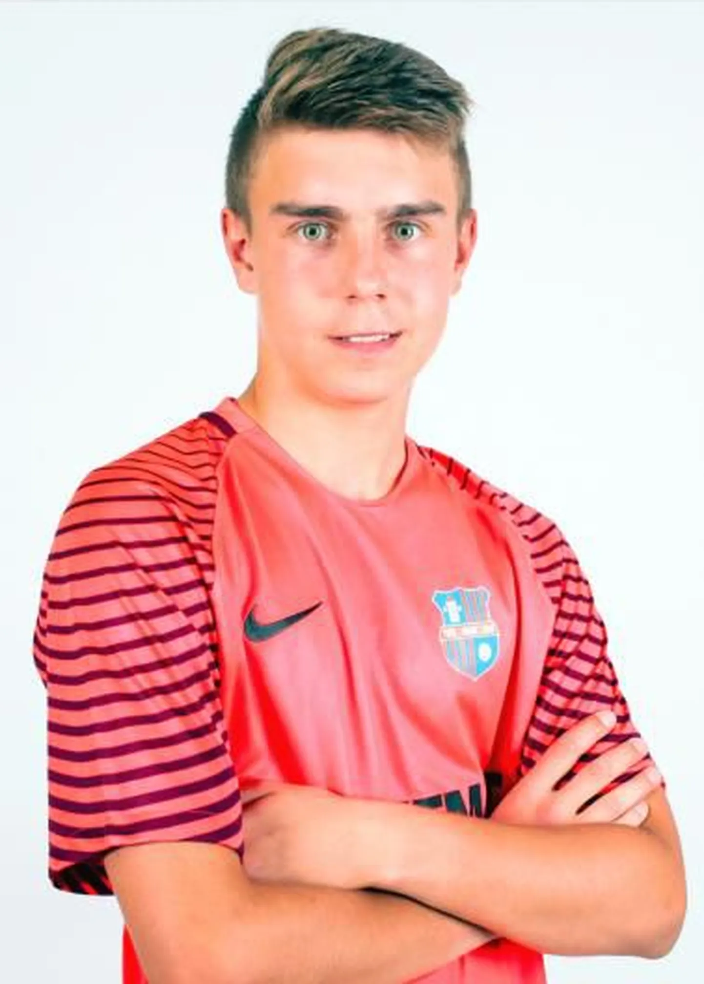 Вратарь сборной Эстонии U19 Рене Мерило - воспитанник кохтла-ярвеского ФК "Ярве", который сейчас входит в Пайдескую городскую команду.