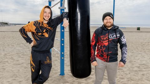GALERII JA VIDEO ⟩ Pärnu välijõusaalidesse paigaldati poksikotid