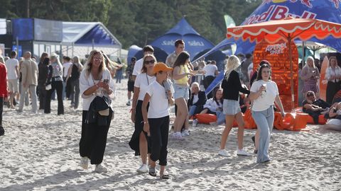 OTSEFOTOD ⟩ Võsu rannafestival mõjub kuuma suvepäikesega nagu Ibiza! Vaata, kuidas möödub esimene päev