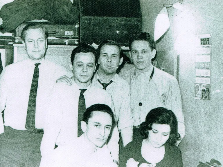 1965 год, ансамбль Kevad в составе: Лембит Химма и Эльс Химма (на переднем плане), Харальд Грюнберг (сзади слева), Ахто Веэрме, Рудольф Корытин и Лембит Саарсалу.