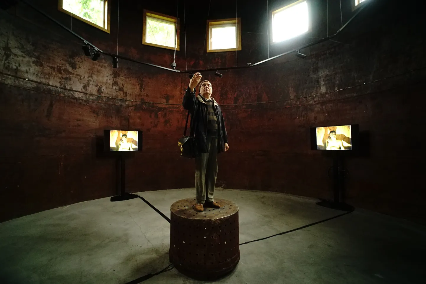 Andrei Monastõrski Viinistu Kunstimuuseumi galeriis.