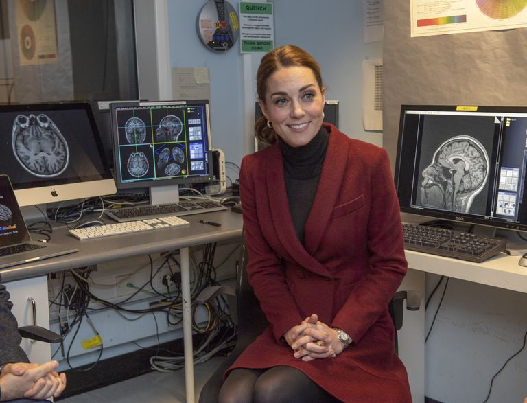 Kate Middleton tutvus Londoni ülikooli neuroteaduste laboriga.