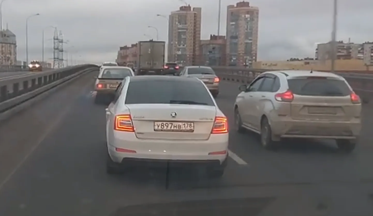 Närviline juht hoidis autos granaati.