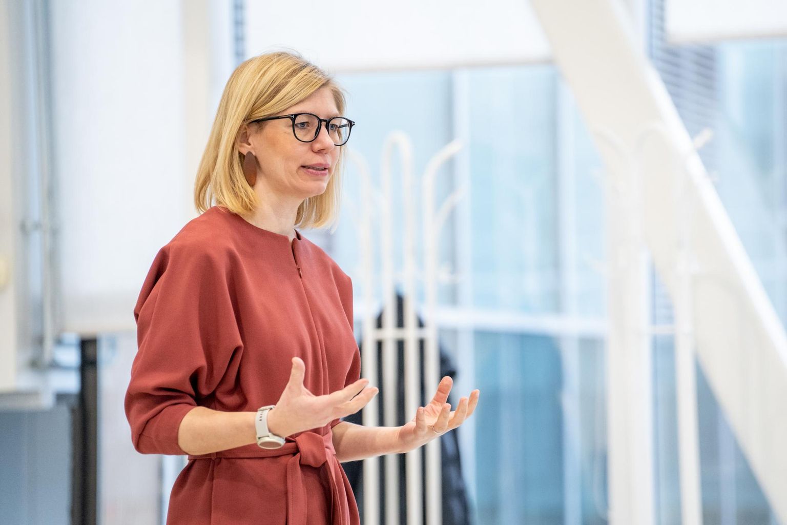 Kultuuriminister Piret Hartman kohtus Pärnumaa kultuurikorraldajatega Raeküla Vanakooli keskuses ja raamatukogutöötajatega Pärnu keskraamatukogus (pildil).
