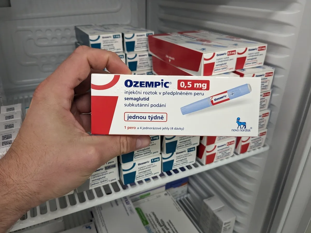 Возникли опасения, что некоторые люди злоупотребляют этими инъекциями исключительно в косметических целях.