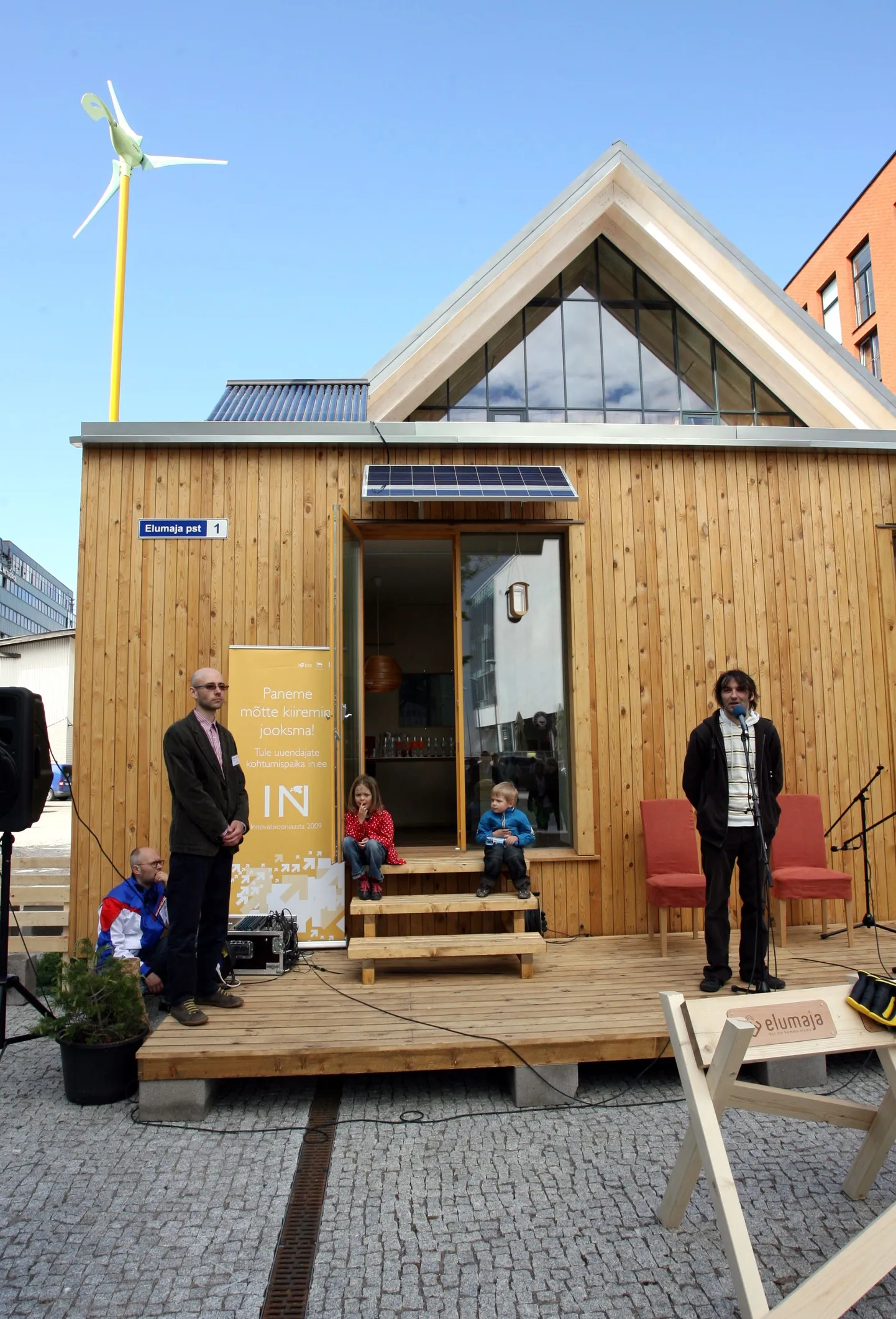 Innovatsioon: Rotermanni väljakul esitleti nullenergia moodulmaja.