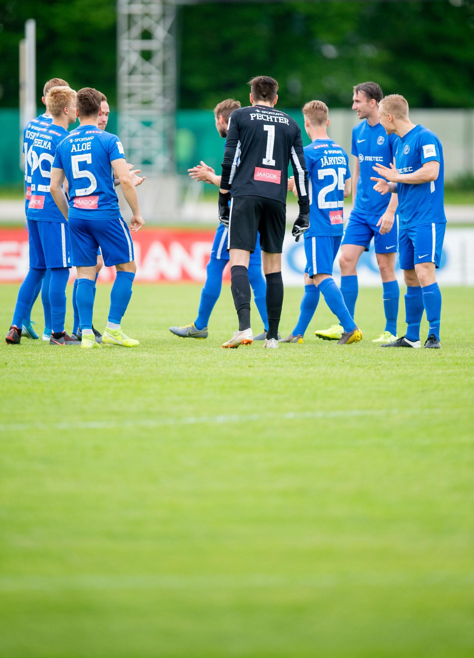 Tammeka teenis laupäevasel kohtumisel FC Kuressaarega võidu 4:2 ning kerkis meistriliiga tabelis kuuendale kohale. Pildil Tartu JK Tammeka meeskond.
