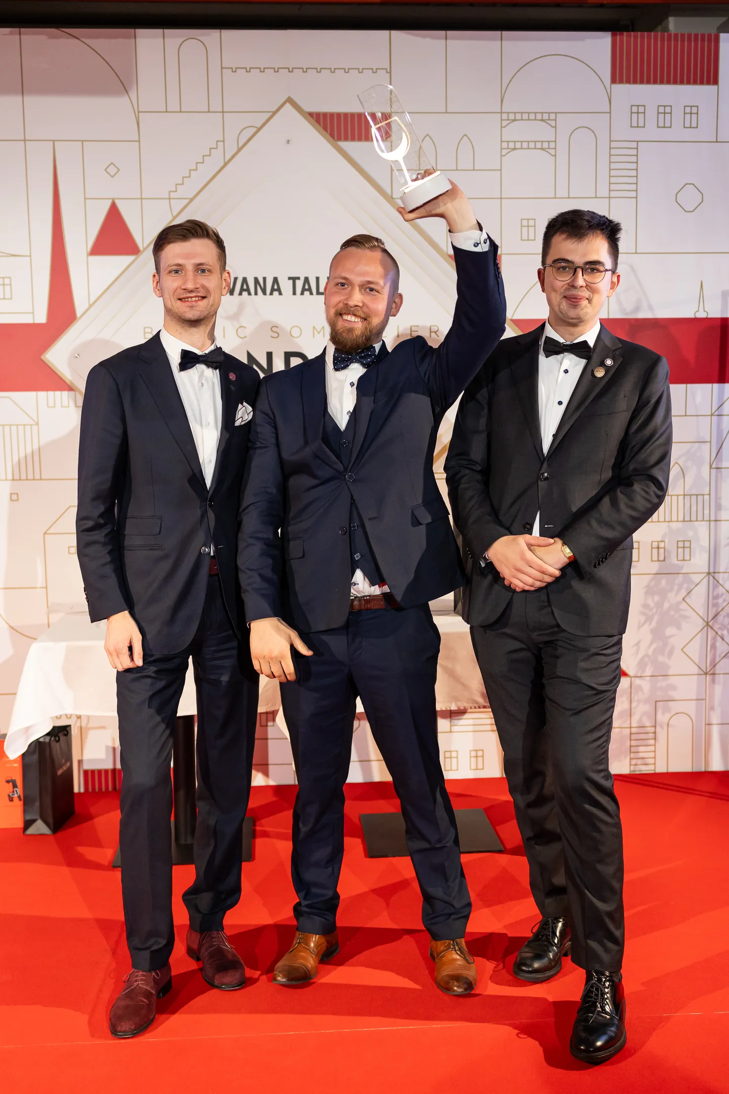 Vasakul Yan Biazruchka, keskel võitja Mikk Parre ja paremal Alex Pogrebnoi.