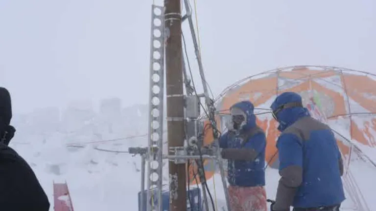 Puurimised Guliya liustiku platool Lääne-Hiinas, 6200 m kõrgusel üle merepinna.