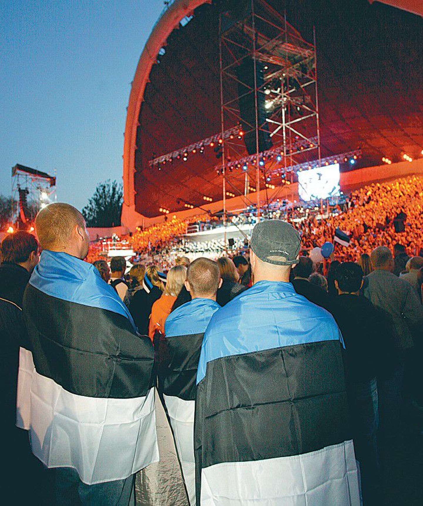 Laulupeod sobivad riiklike tähtpäevade tähistamiseks hästi – aastal 2008 õnnestus Eesti Vabariigi 90. sünnipäeva tähistamine öölaulupeoga suurepäraselt.