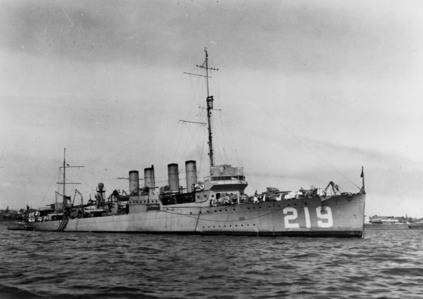 USA Clemson-klassi hävitaja USS Edsall 1920. aastatel Californias San Diego sadamas. Jaapanlased uputasid selle laeva 1. märtsil 1942 India ookeanil, andes enne seda alusele hüüdnimeks Tantsiv Hiir.