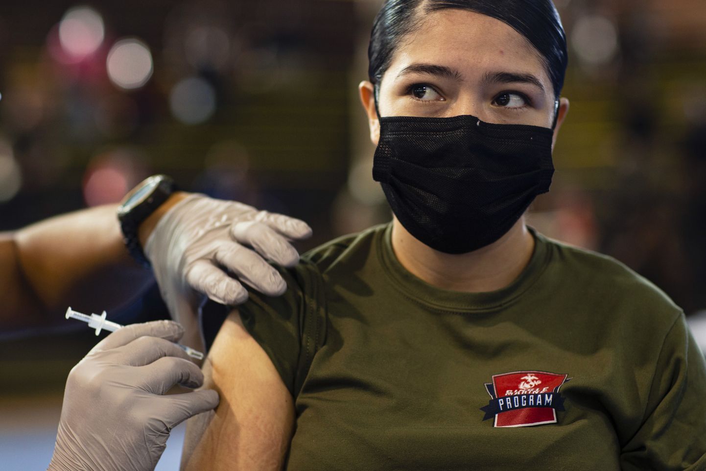 Hawaii mereväelane vaktsiini saamas.