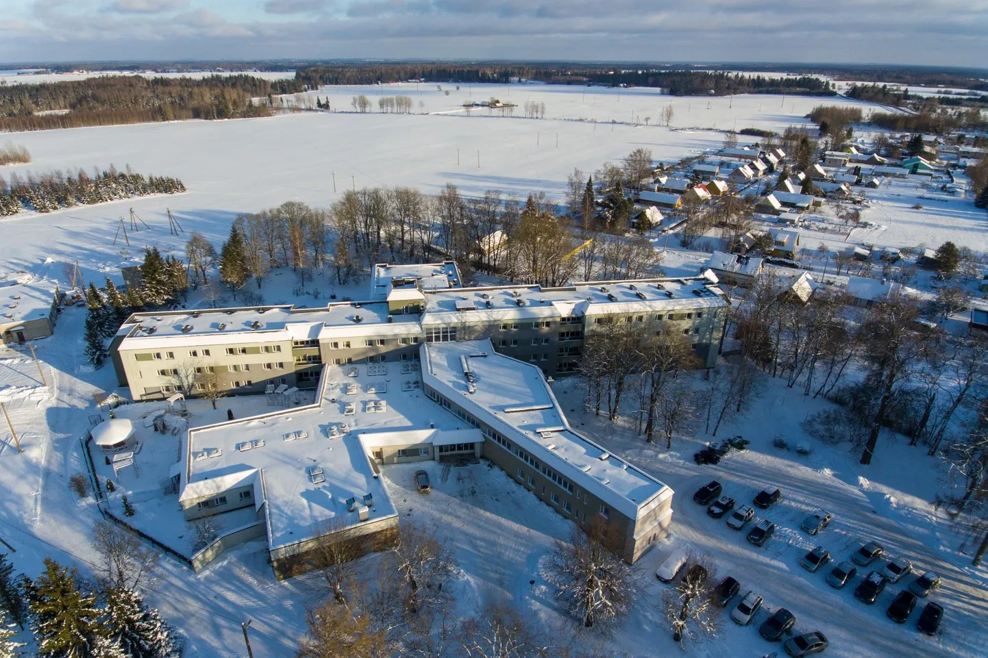 Rakvere haiglas viibinud koroonapositiivne läänevirulane saab rahulikult terveneda Koeru hooldekeskuses.