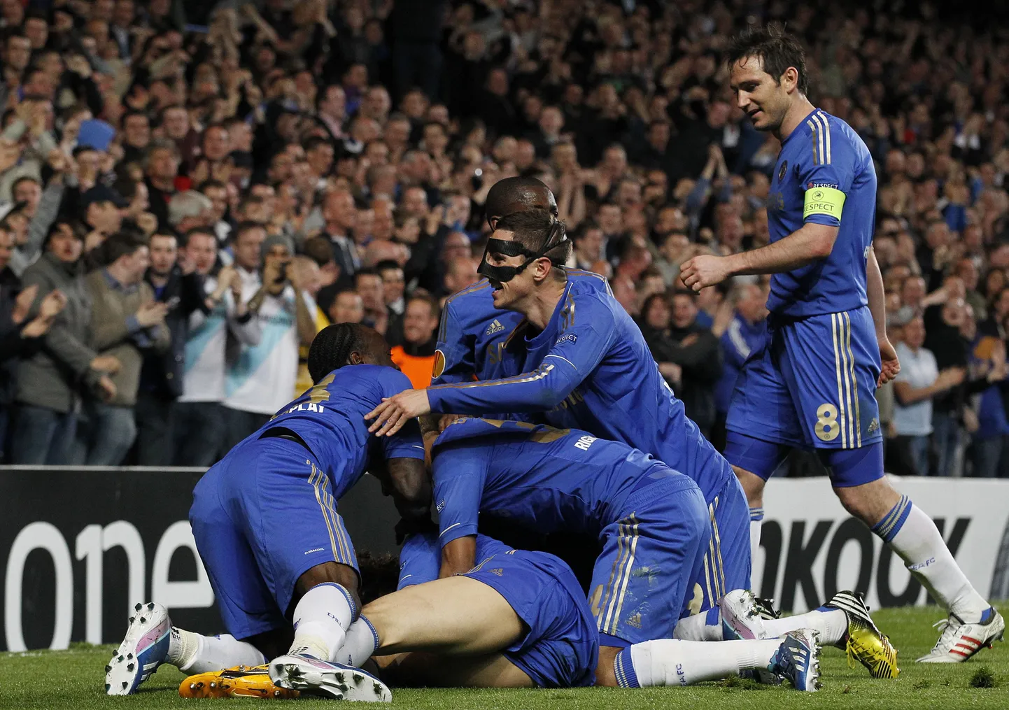 Londoni Chelsea mängijad jätkavad ka edaspidi mängimist Adidase rõivastes.