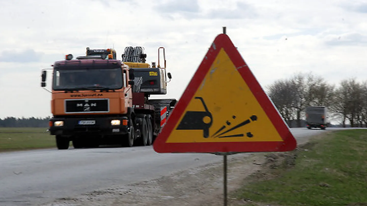 Läbi mitme aasta minevaid suurobjekte tänavu ei tehta. Teetöid jagub aga nii Tallinna-Narva kui Jõhvi-Tartu-Valga maanteele.