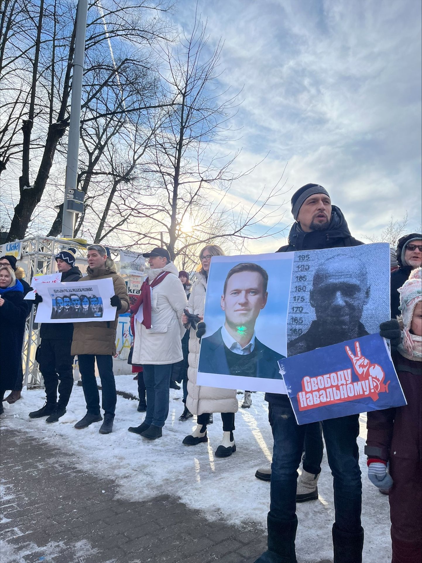 Rīgā notiek protesta akcija pret politiskajām represijām Krievijā
