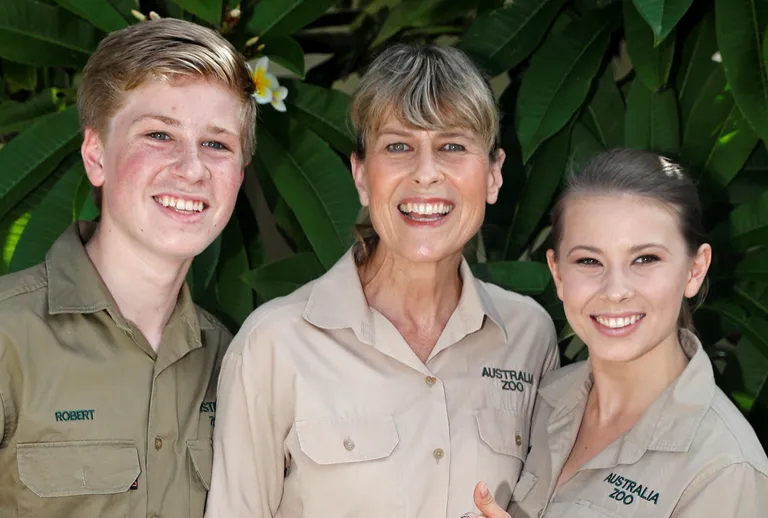 Steve Irwini pere: abikaasa Terri (keskel), tütar Bindi (paremal) ja poeg Robert Irwin