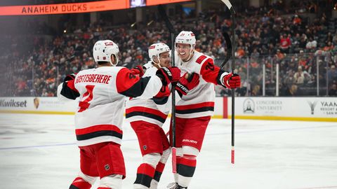"Hurricanes" joprojām nepārspēta NHL sezonas ievadā