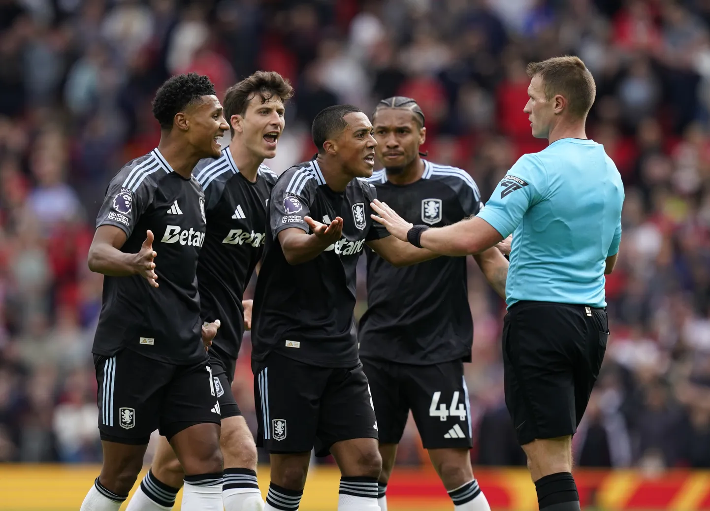 May 25, 2025, Manchester: Manchester, England, 25th May 2025. Aston Villa players surround referee Thomas Bramall after he disallowed a Morgan Rogers goal during  the Manchester United vs Aston Villa Premier League match at Old Trafford, Manchester. (Credit Image: Â© Andrew Yates/Sportimage/Cal Sport Media)