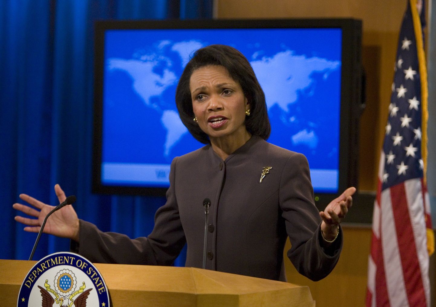 USA riigisekretär Condoleezza Rice pressikonverentsil välisministeeriumis.