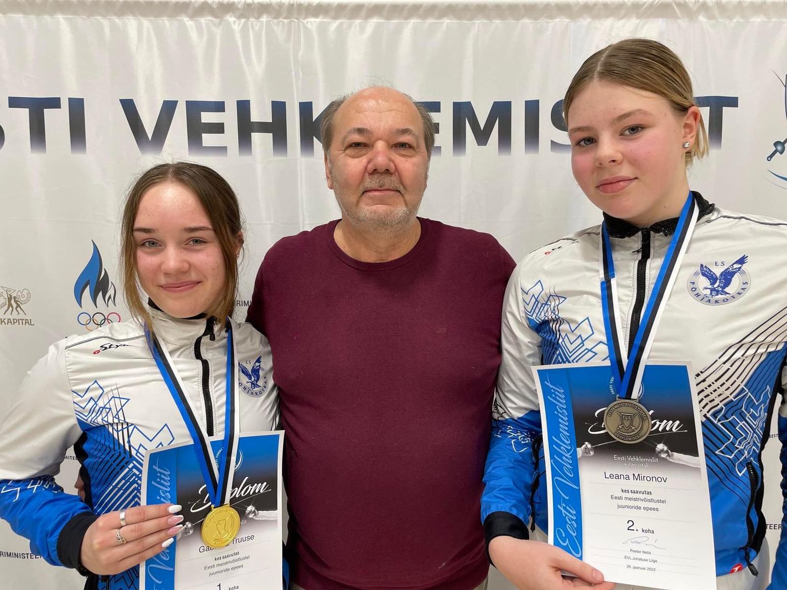 Vehklemis­treener Anatoli Jasnov on juhendanud Gabriela Truuset (vasakul) seitse ja Leana Mironovit neli aastat.
 
