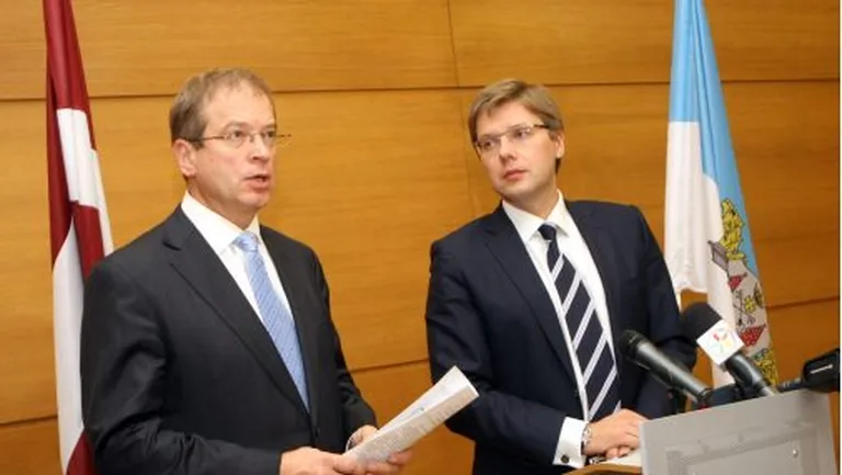 Brīvostas valdes locekļi Andris Ameriks (GKR) un Nils Ušakovs (SC) 