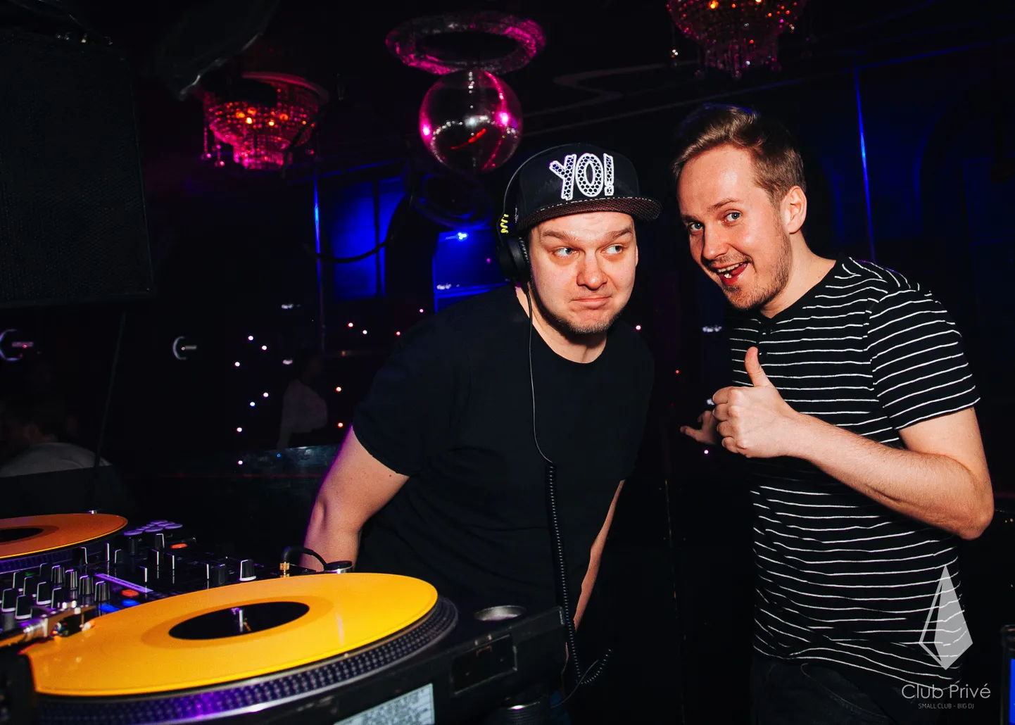Tommy Cash möllas ööklubi Privé laval. DJ Quest ja Paul Oja