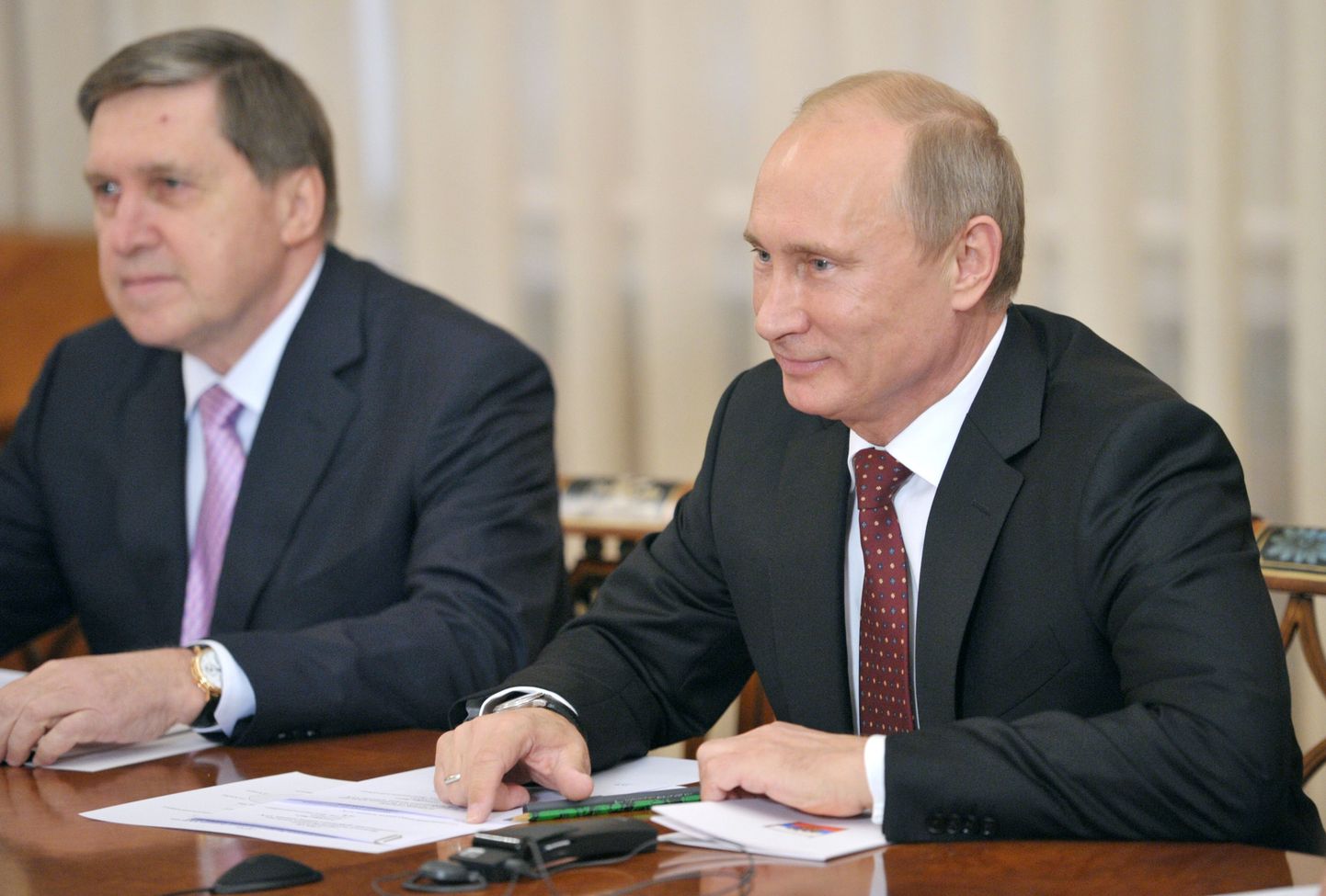Vene president Vladimir Putin (paremal) koos oma abi Juri Ušakoviga.