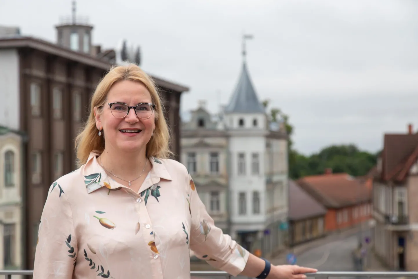 Kevadel muinsuskaitseametit juhtima asunud Liisa Pakosta kinnitas uude amatisse asudes, et riik saab aidata esivanemate pärandiga toimetamisel argist laulupeoõhustikku hoida. FOTO: Marko Saarm