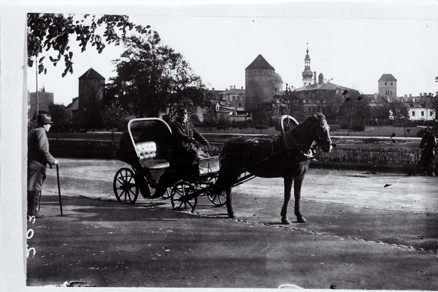 Voorimees Põhja puiesteel Näituse väljaku juures. 1932-35 FOTO: Rostislav Christin/Rahvusarhiiv