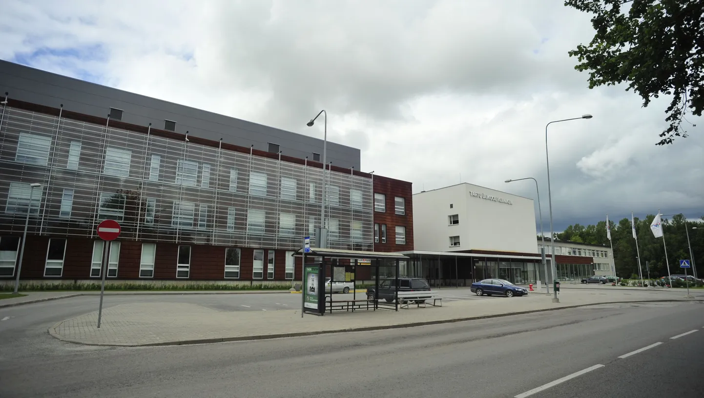 Tartu Ülikooli Kliinikumi peahoone Puusepa tänaval.