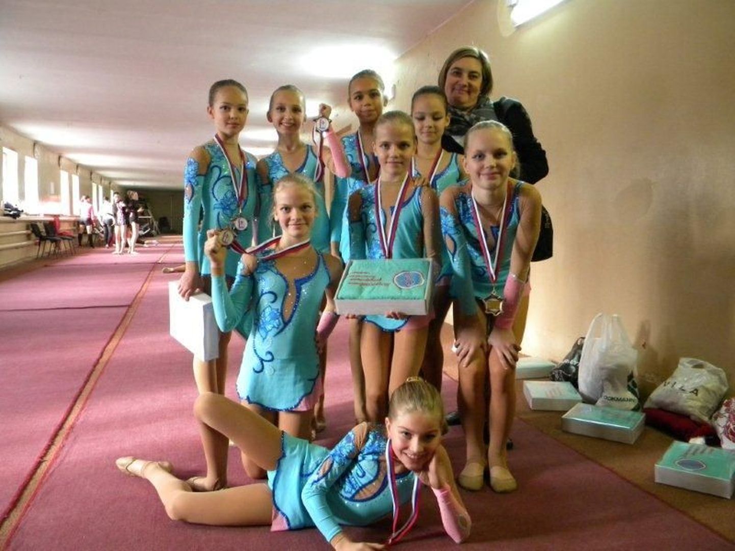Eesti tüdrukud võimlemisklubist Piruett võitsid Venemaal peetud võistlusel 10-12-aastaste seas pronksmedali.