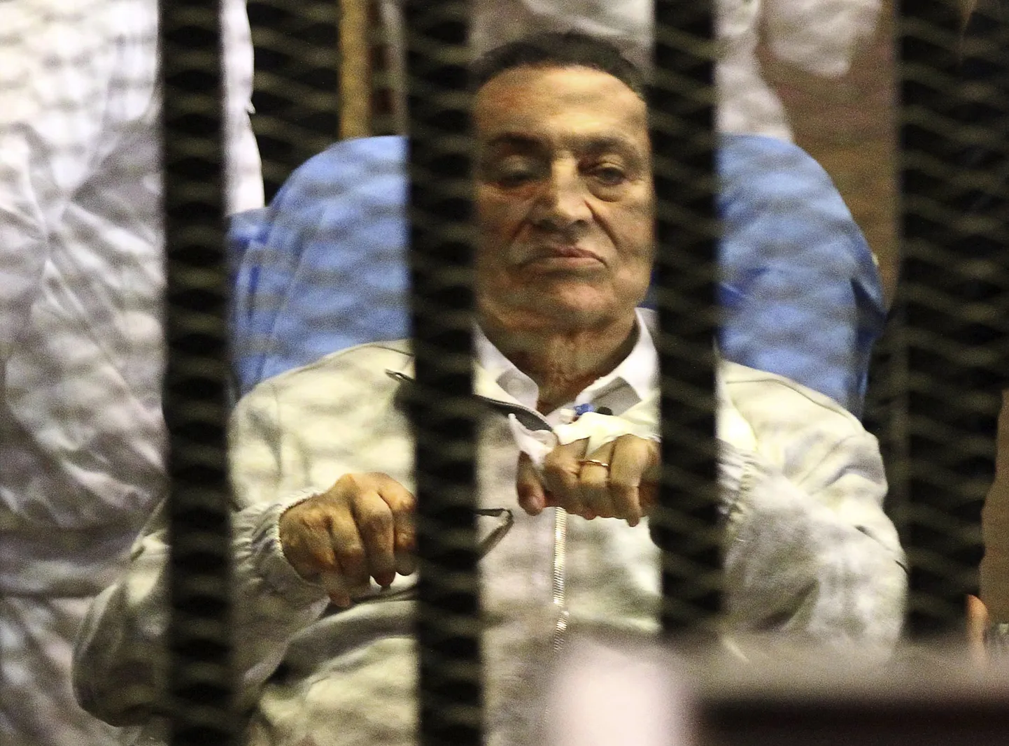 В Египте возобновился суд над Мубараком.