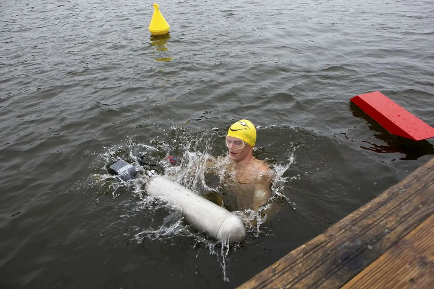 Viljandi järves leiab aset allveeorienteerumise maailmakarikavõistluste finaal. Eile valmistus teiste seas ka tallinlane Martin Siller.
