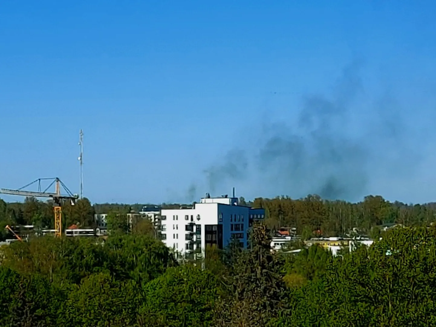 Traktori põlengust andis aimu tossupilv.