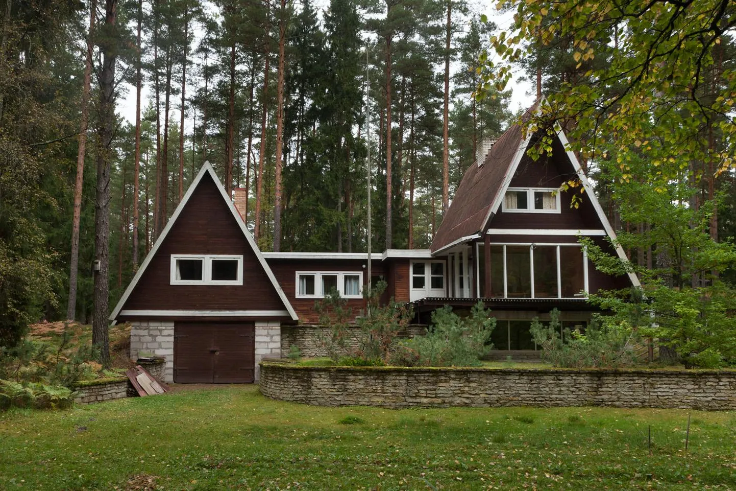 Ilus näide nõukaaegsest suvilaarhitektuurist Võsul.