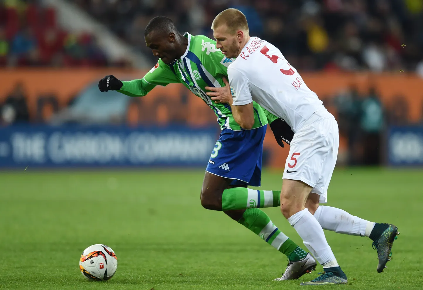 Ragnar Klavan (paremal) FC Augsburgi särgis.
