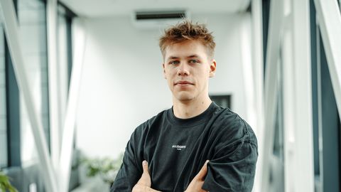 VIDEO ⟩ "Šovs ar nopietnu hokeju." Vilmanis gatavojas netipiskam turnīram Rīgā