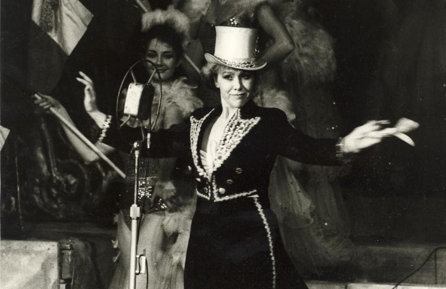 Katrin Karisma Daisy Darlingtonina Pál Ábrahámi operetis «Savoy ball» (1982).