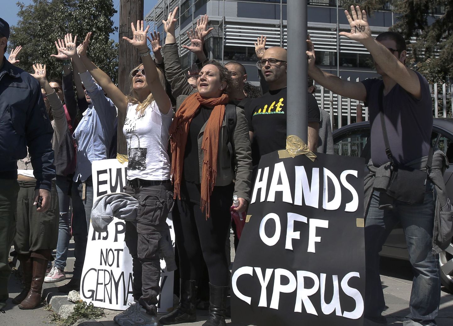 Demonstrandid avaldasid täna Nikosias parlamendihoone juures meelt hoiustemaksu vastu.
