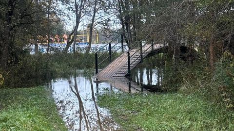 FOTOD ⟩ Septembri vihmasajud paisutasid jõe üle kallaste