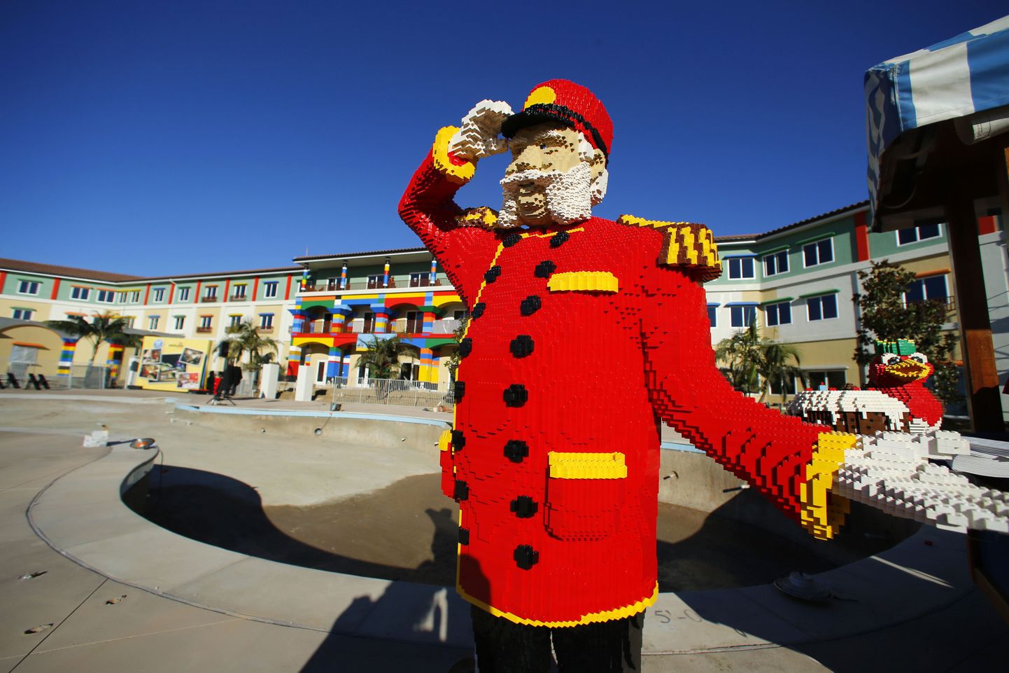 Briti Legolandis tekkis piletijärjekorras massikaklus