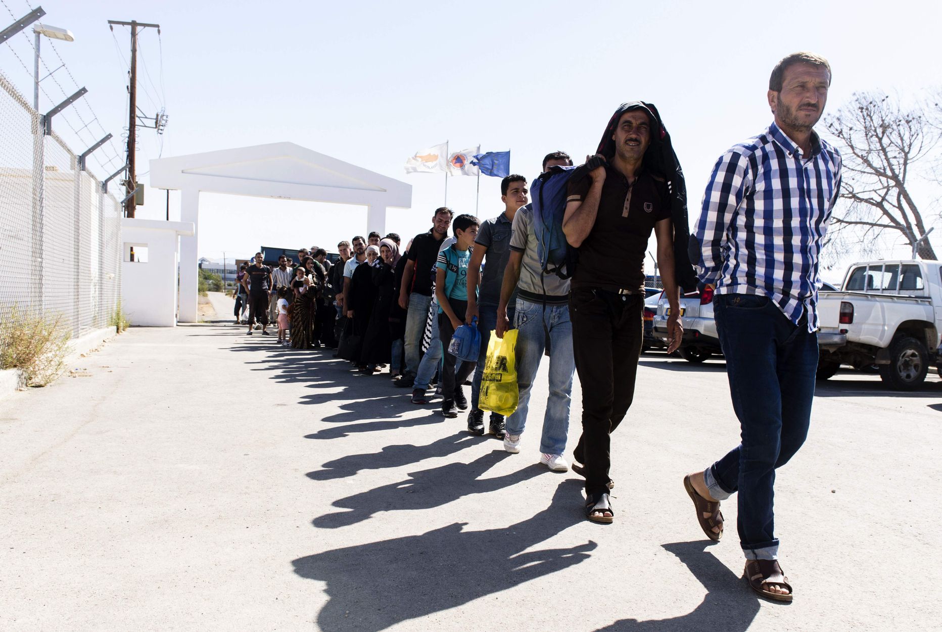 Süüria põgenikud saabumas Kokkinotrimithia põgenikelaagrisse Küprosel.