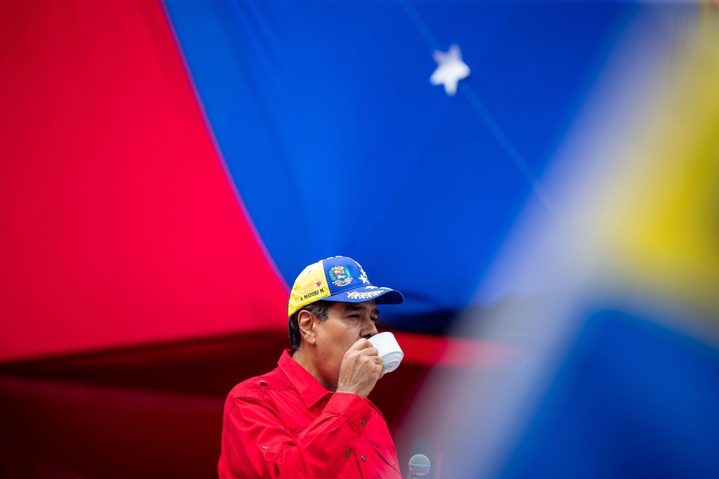 Venezuela president Nicolas Maduro Caracases Hugo Chavezi ebaõnnestunud riigipöörde 32. aastapäeva üritusel. Kas riigipea vaeb sõjaplaani?