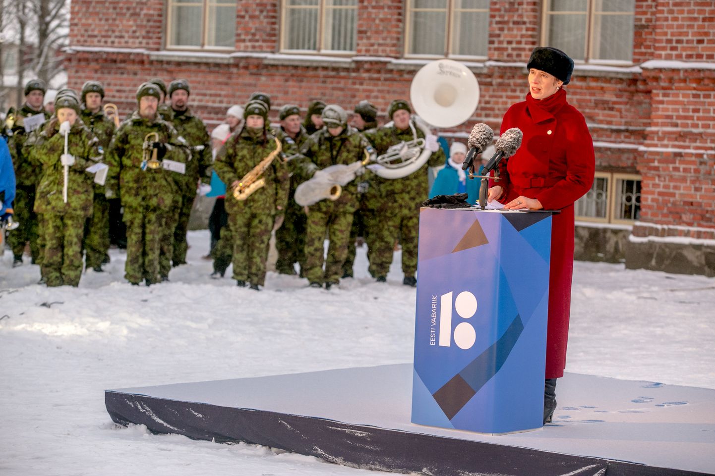 President Kersti Kaljulaid tänas Pärnus Päästekomiteele ja Hugo Kuusnerile monumenti avades neid mehi selle eest, et nad tegid kõik endast oleneva ja isegi rohkem.