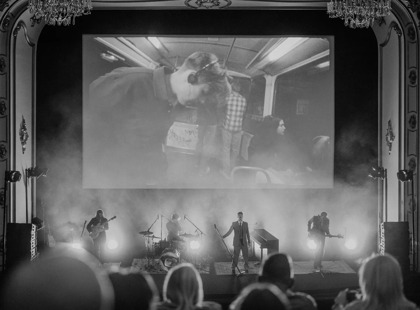 Grupa "Sudden Lights" sava jaunā albuma prezentācijā kinoteātrī "Splendid Palace".