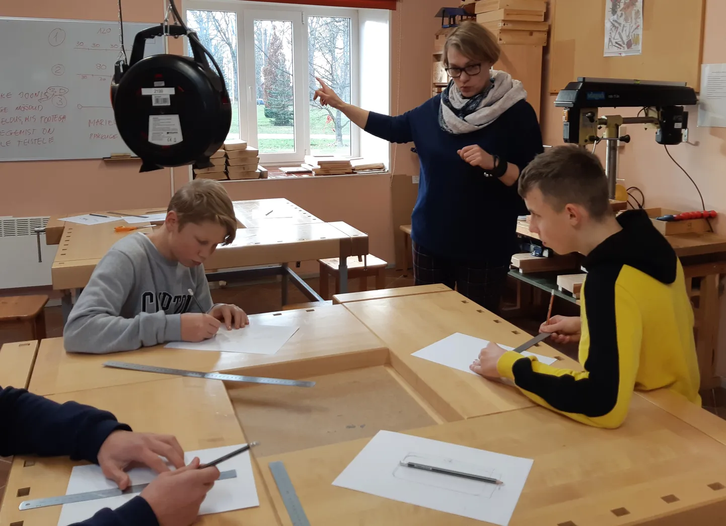 Поработавшая замещающим учителем в Иллукаской школе Марет Вырно готова вести замены в Ляэне- и Ида-Вирумаа, а также в Тарту.