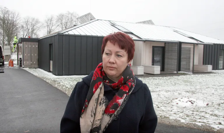 Uus hoone on üle 300 ruutmeetri suur ning selle ehitamine ja sisustamine läks maksma ligi 800 000 eurot. Rahastamise otsuse tegi Mäetaguse vald enne haldusreformi ja suure Alutaguse valla moodustumist. Eakate kodu pidulik avamine on Kristiina Etsi sõnul kavandatud detsembri algusesse.