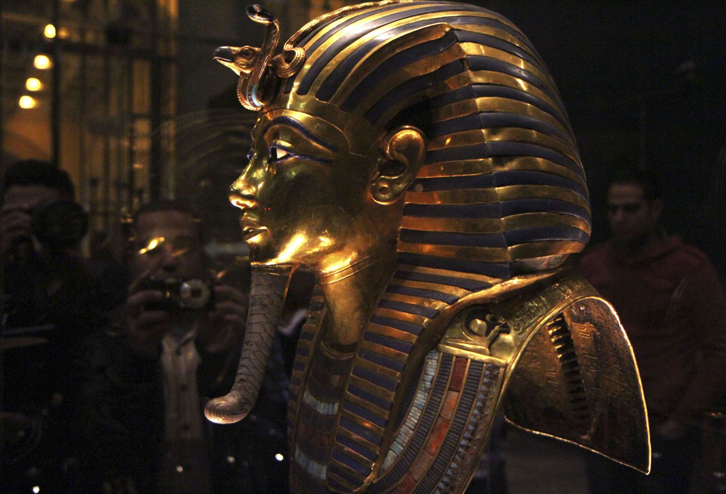 Тутанхамон был египетским фараоном, который жил и умер около 3000 лет назад.