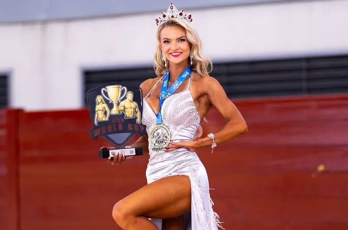 Артынан жалаңаш қыздардың суреттері